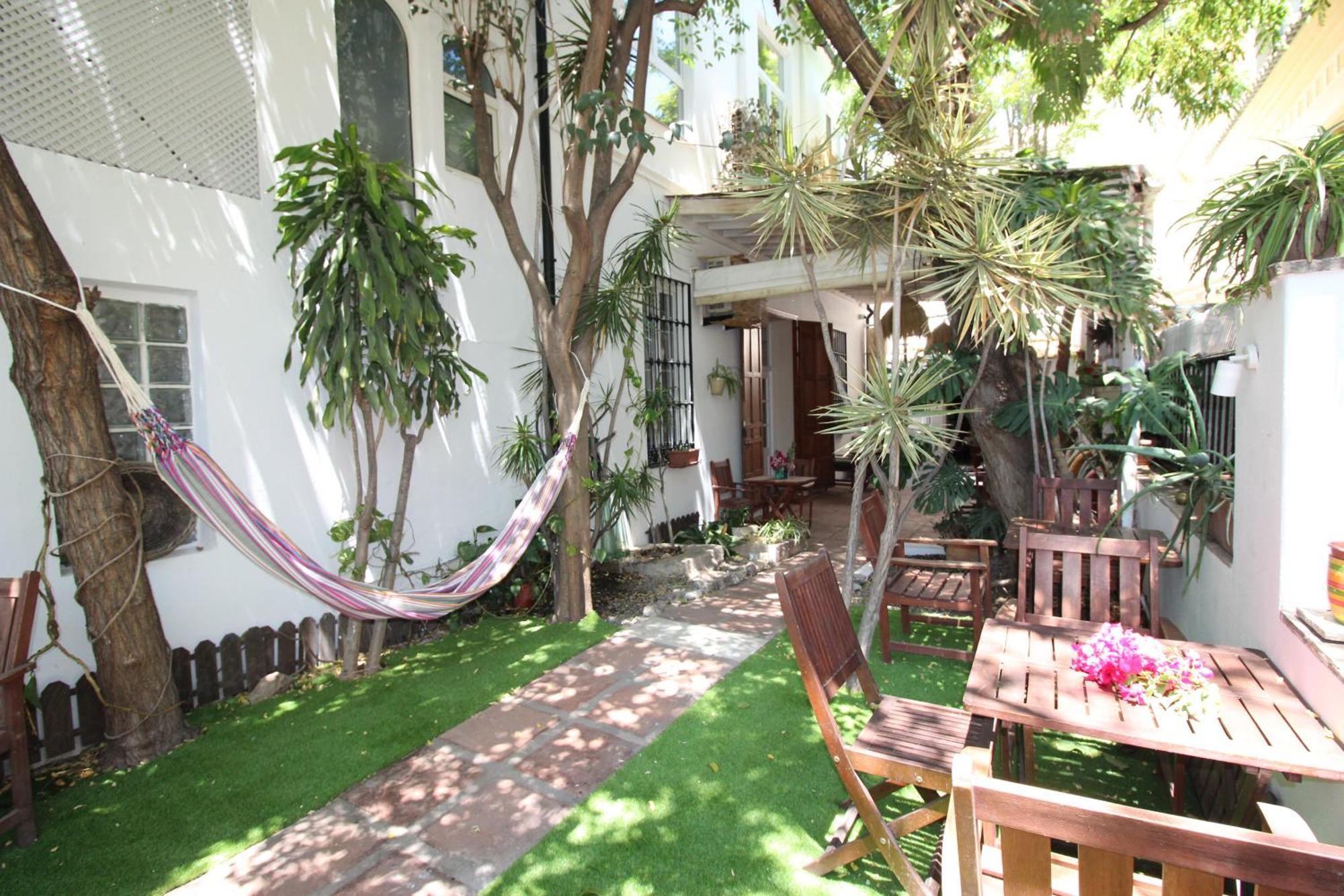 Hostal Las Acacias Malaga Exterior photo