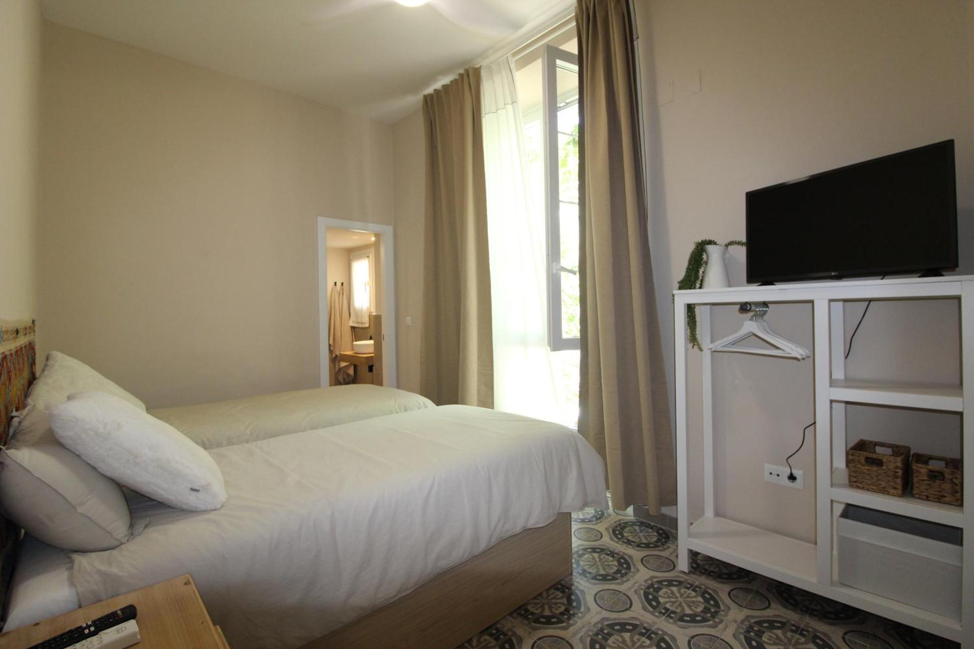 Hostal Las Acacias Malaga Exterior photo
