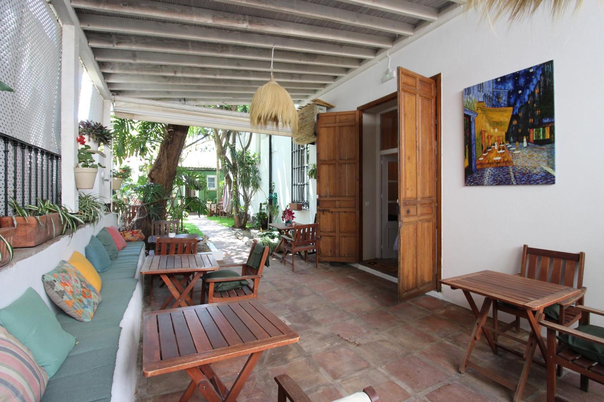 Hostal Las Acacias Malaga Exterior photo