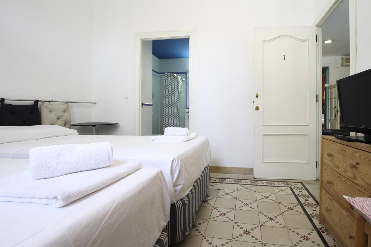 Hostal Las Acacias Malaga Exterior photo