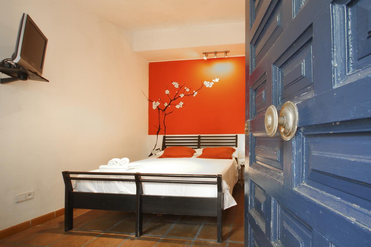 Hostal Las Acacias Malaga Exterior photo
