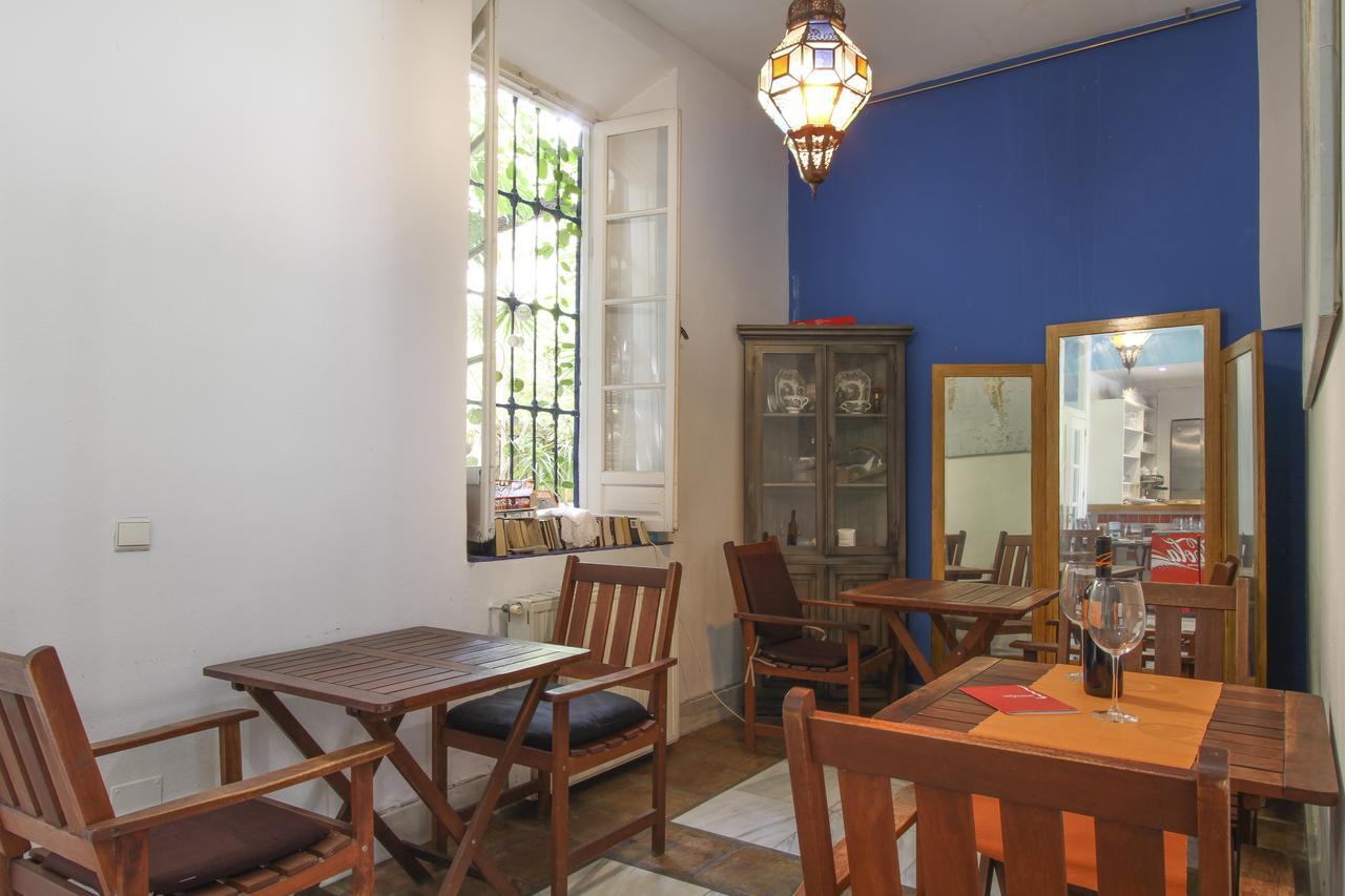 Hostal Las Acacias Malaga Exterior photo