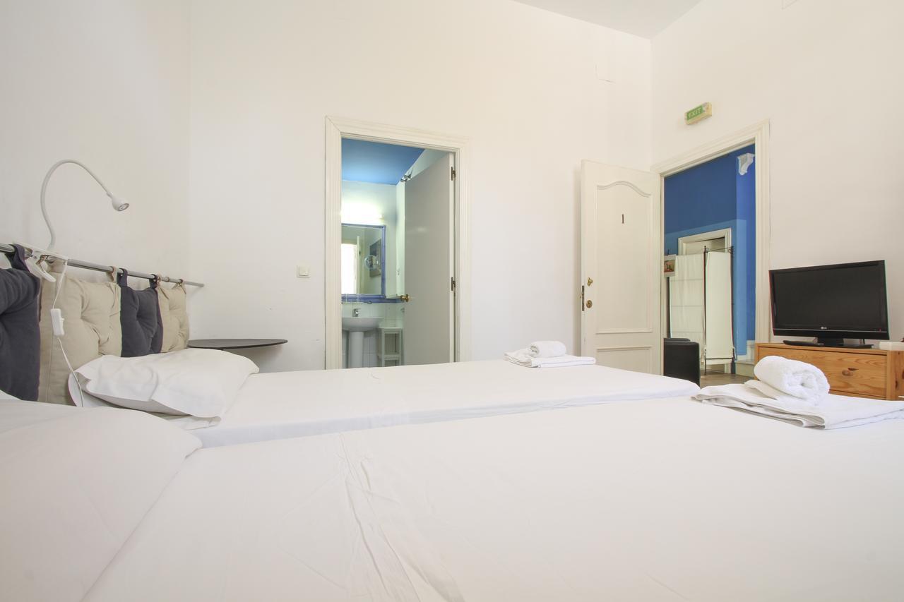 Hostal Las Acacias Malaga Exterior photo