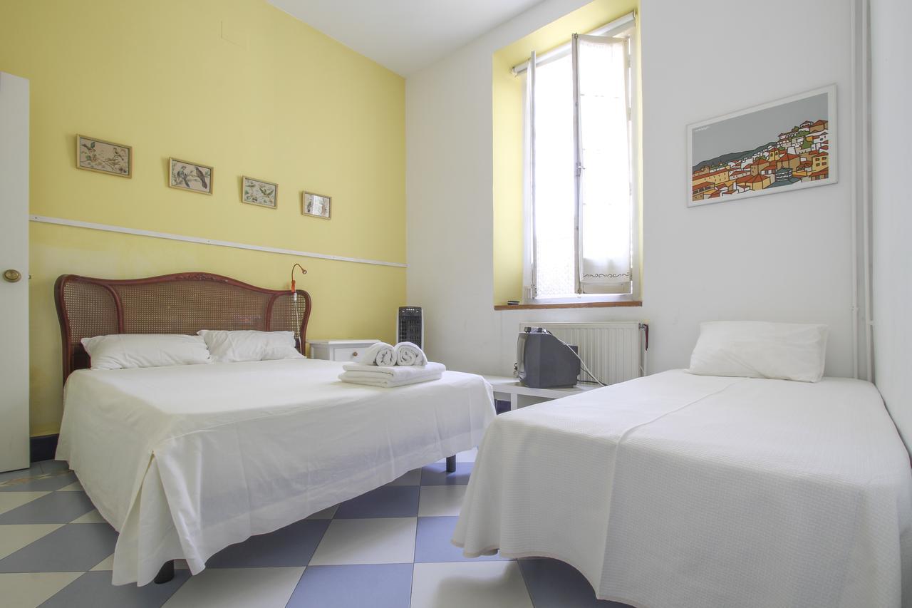 Hostal Las Acacias Malaga Exterior photo
