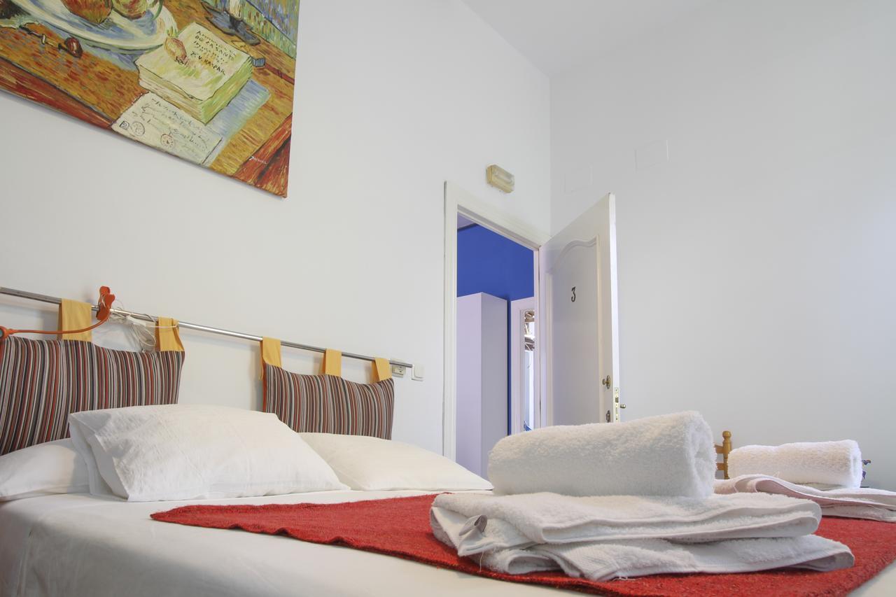 Hostal Las Acacias Malaga Exterior photo