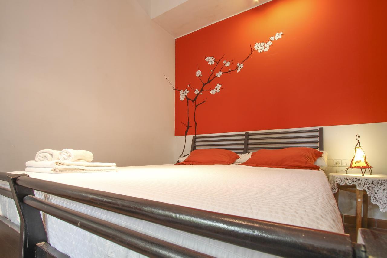 Hostal Las Acacias Malaga Exterior photo